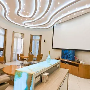 Apartment Prime Downtown Luxury Condo, Private Spa, Cinema, Patio, Budapest