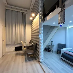 Roland Downtown - Akacfa Apartman