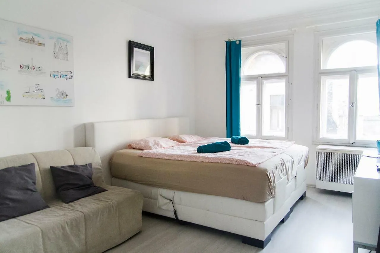 Queen Bed Central Budapeşte 0*,